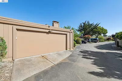 1118 Bismarck Ln, Alameda, CA 94502 - Photo 27