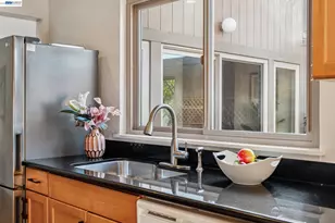 1118 Bismarck Ln, Alameda, CA 94502 - Photo 13
