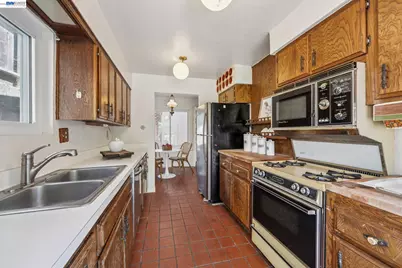 3231 Wisconsin St, Oakland, CA 94602 - Photo 9