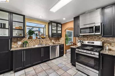 7523 Outlook Ave, Oakland, CA 94605 - Photo 9