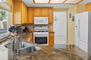 1110 Plymouth Dr, Tracy, CA 95376 - Photo 9