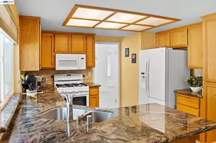 1110 Plymouth Dr, Tracy, CA 95376 - Photo 11