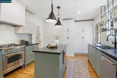 1056 El Centro Ave, Oakland, CA 94602 - Photo 11