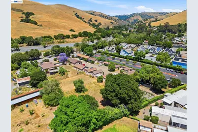 585 Old Canyon Rd, Fremont, CA 94536 - Photo 41