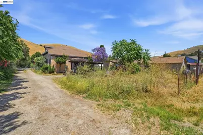 585 Old Canyon Rd, Fremont, CA 94536 - Photo 13