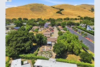 585 Old Canyon Rd, Fremont, CA 94536 - Photo 43