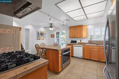 550 Lori Dr, Benicia, CA 94510 - Photo 15