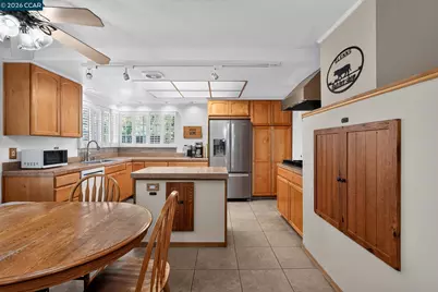 550 Lori Dr, Benicia, CA 94510 - Photo 13