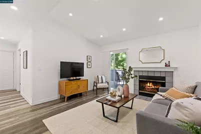 760 Canyon Oaks Dr #H, Oakland, CA 94605 - Photo 3