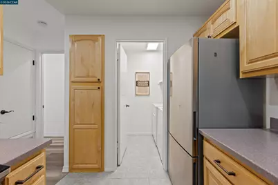 760 Canyon Oaks Dr #H, Oakland, CA 94605 - Photo 13