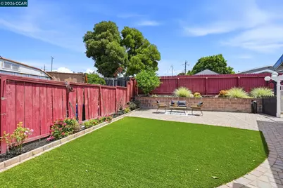 2571 Francis Dr, Pinole, CA 94564 - Photo 37