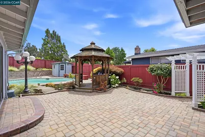 2571 Francis Dr, Pinole, CA 94564 - Photo 31