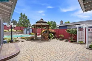 2571 Francis Dr, Pinole, CA 94564 - Photo 31