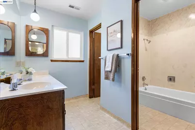 156 Mecartney Rd, Alameda, CA 94502 - Photo 41