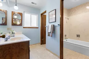 156 Mecartney Rd, Alameda, CA 94502 - Photo 41