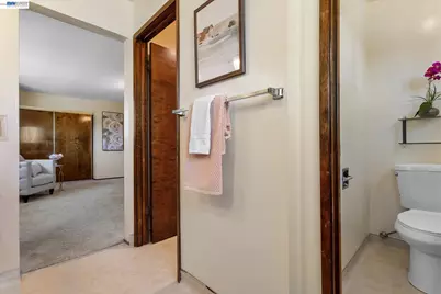 156 Mecartney Rd, Alameda, CA 94502 - Photo 33