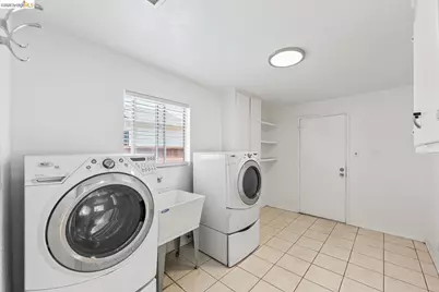 15138 Hiawatha St, Los Angeles, CA 91345 - Photo 39