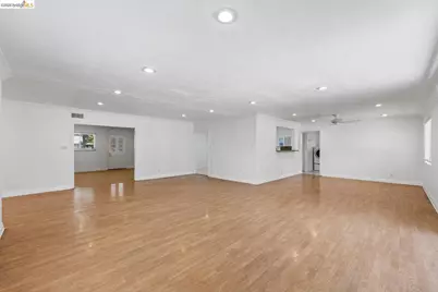 15138 Hiawatha St, Los Angeles, CA 91345 - Photo 17