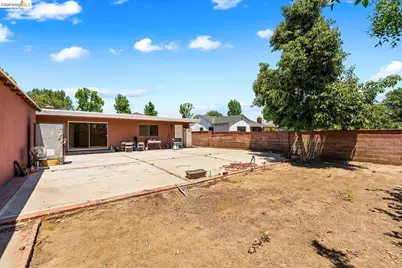 15138 Hiawatha St, Los Angeles, CA 91345 - Photo 43