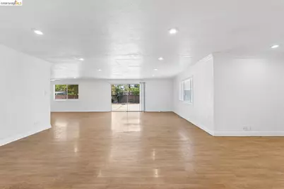 15138 Hiawatha St, Los Angeles, CA 91345 - Photo 11