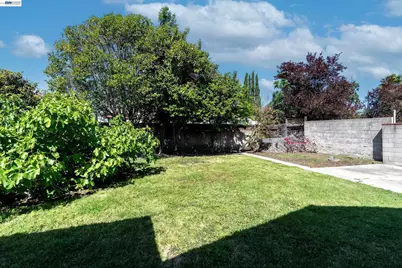 21835 Redwood Rd, Castro Valley, CA 94546 - Photo 25