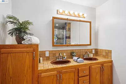 23762 Hutchinson Rd, Los Gatos, CA 95033 - Photo 17