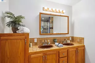 23762 Hutchinson Rd, Los Gatos, CA 95033 - Photo 17