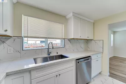 6225 Harmon Ave, Oakland, CA 94621 - Photo 13