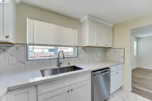 6225 Harmon Ave, Oakland, CA 94621 - Photo 13