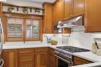 6401 Benvenue Avenue, Oakland, CA 94618 - Photo 9