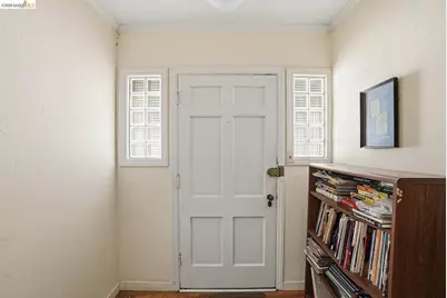 6350 Hillmont Dr, Oakland, CA 94605 - Photo 5