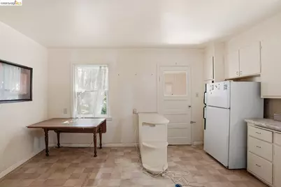 6350 Hillmont Dr, Oakland, CA 94605 - Photo 23