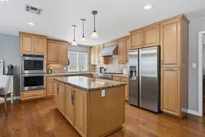 8245 Auberry Dr, Sacramento, CA 95828 - Photo 15