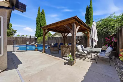 8245 Auberry Dr, Sacramento, CA 95828 - Photo 33