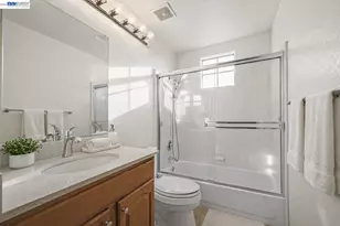 15100 Shining Star Ln, San Leandro, CA 94579 - Photo 23