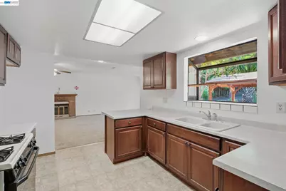 410 Monaco Ave, Union City, CA 94587 - Photo 5