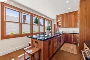 6166 Dover St, Oakland, CA 94609 - Photo 9