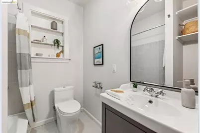 6166 Dover St, Oakland, CA 94609 - Photo 27