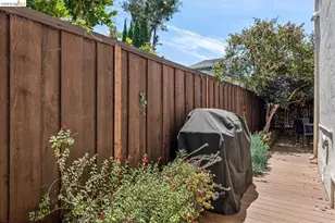 6166 Dover St, Oakland, CA 94609 - Photo 35