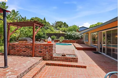 2662 Tamalpais Dr, Pinole, CA 94564 - Photo 17