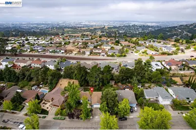 7981 Surrey Ln, Oakland, CA 94605 - Photo 37