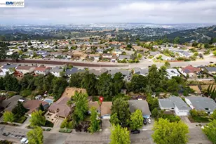 7981 Surrey Ln, Oakland, CA 94605 - Photo 37