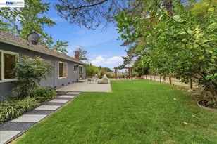 7981 Surrey Ln, Oakland, CA 94605 - Photo 35