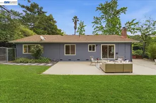 7981 Surrey Ln, Oakland, CA 94605 - Photo 33