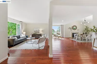 7981 Surrey Ln, Oakland, CA 94605 - Photo 3