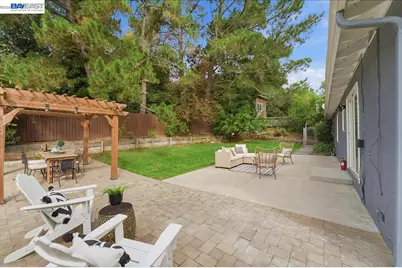7981 Surrey Ln, Oakland, CA 94605 - Photo 31