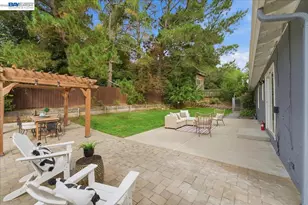 7981 Surrey Ln, Oakland, CA 94605 - Photo 31