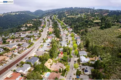 7981 Surrey Ln, Oakland, CA 94605 - Photo 41