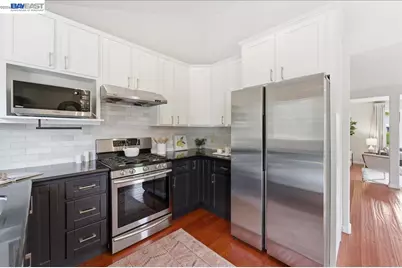 7981 Surrey Ln, Oakland, CA 94605 - Photo 17