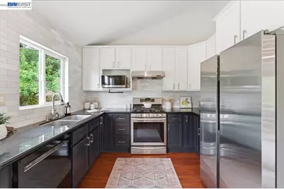 7981 Surrey Ln, Oakland, CA 94605 - Photo 15